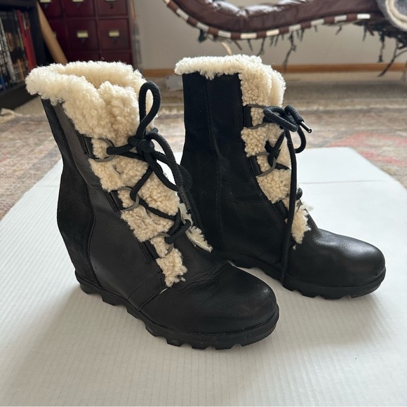 Sorel Joan of Arctic Wedge II Genuine Shearling Lace-Up Boot US 8.5 Black $250 - Picture 3 of 11
